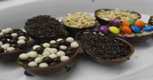 Deliciosos mini huevos de Pascua con cuchara, hazlos y vendelos